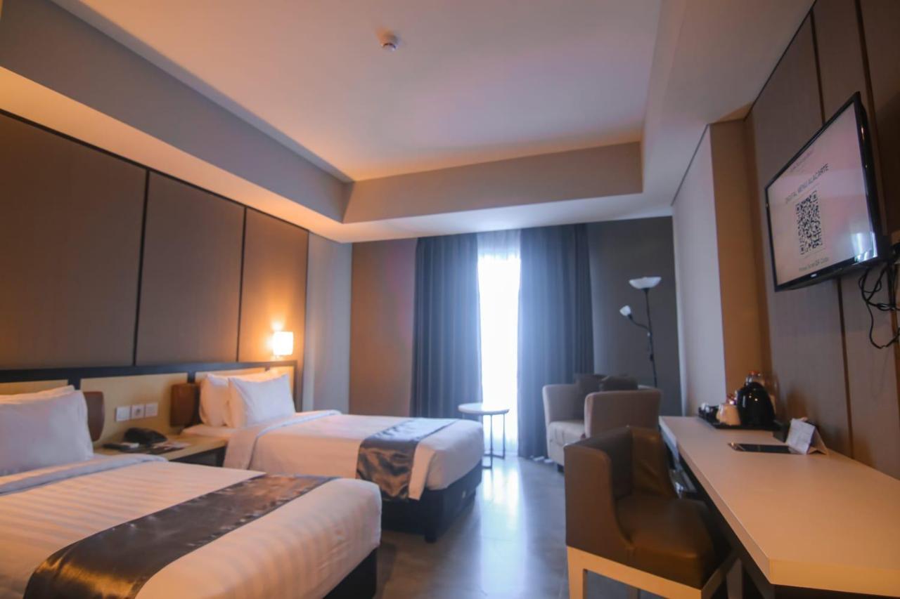 Bess Mansion Hotel Surabaya Wonotjolo Exterior foto